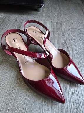 Anne Klein Deep Red Kitten Heel NWOT Size 6.5